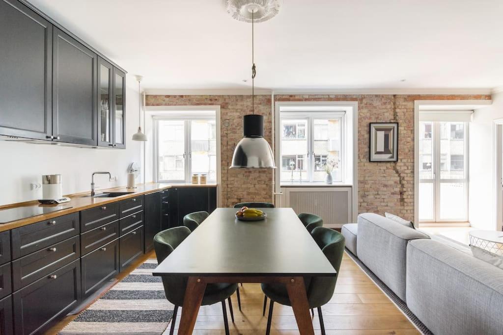 Cozy Apartment In Christianshavn W Two Balconies. Kopenhagen Bagian luar foto