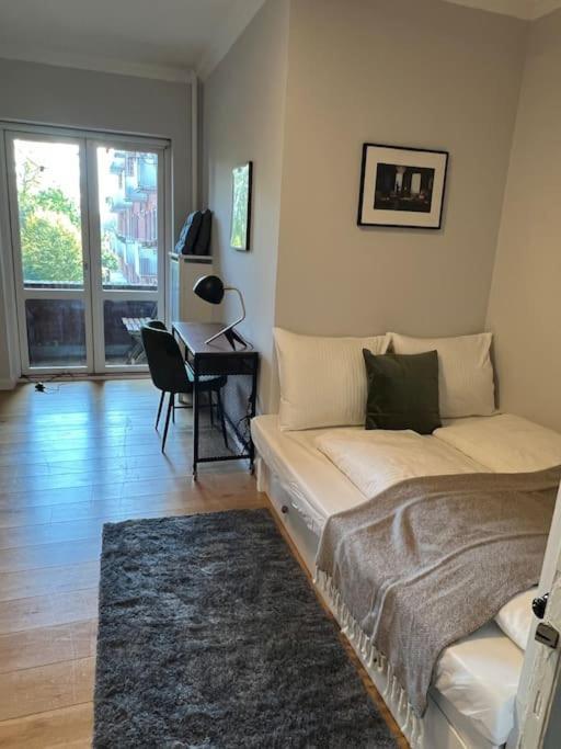 Cozy Apartment In Christianshavn W Two Balconies. Kopenhagen Bagian luar foto